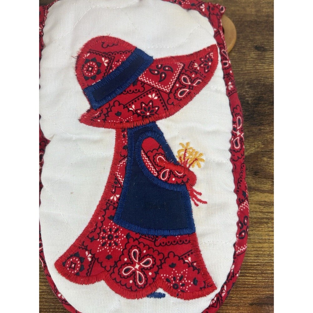 Vintage Cottagecore Embroidered Oven Mitt Red Bandana Sunbonnet Girl New Tag - Picture 11 of 13